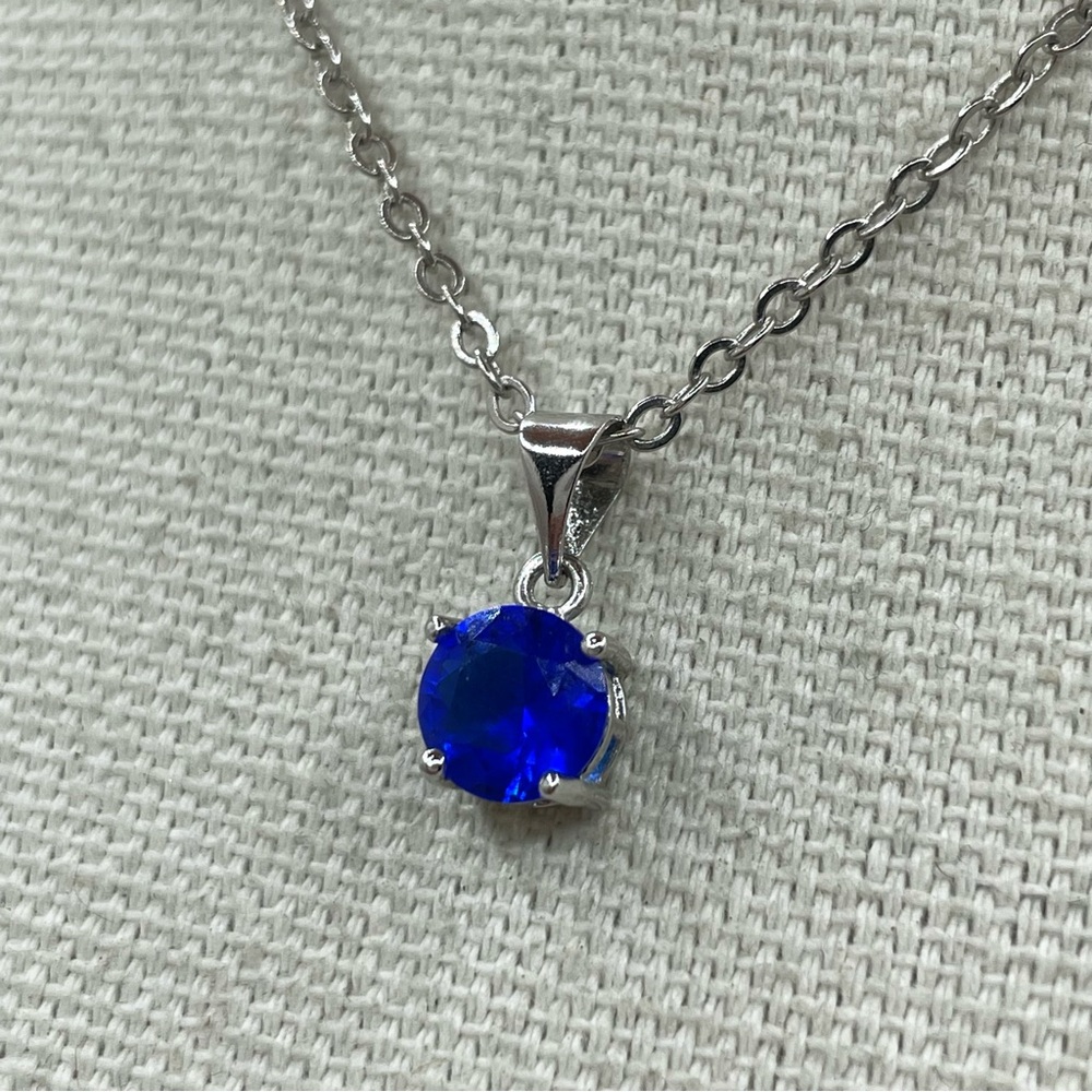 Beautiful Silver Plated Round Cut Dark Blue Sapphire CZ  Pendant Necklace